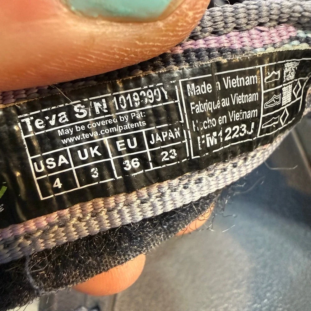 Teva Hurricane Xlt2 women's solar eclipse print size 4
